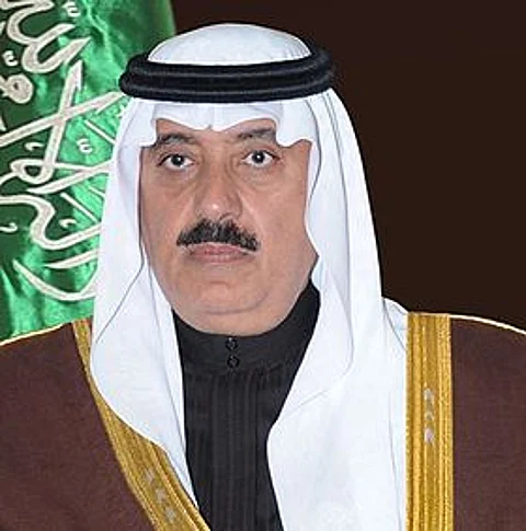 ناقلاً معايدة خادم الحرمين.. وزير الحرس يستقبل المهنئين بعيد الفطر