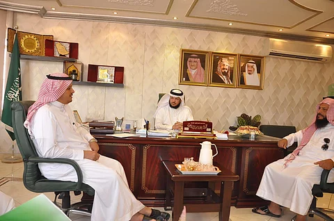 "النفيعي" يُدشن البوابة الإلكترونية وحسابات التواصل للأندية الموسمية
