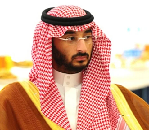 نائب أمير مكة ينقل تعازي الملك وولي عهده لذوي الشهيد ماجد العتيبي