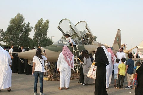 شاهد.. "سبق" ترصد معرض القوات المسلحة بسوق عكاظ