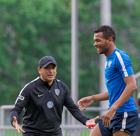 تدريبات الهلال: مناورة وتفكيك عضلات