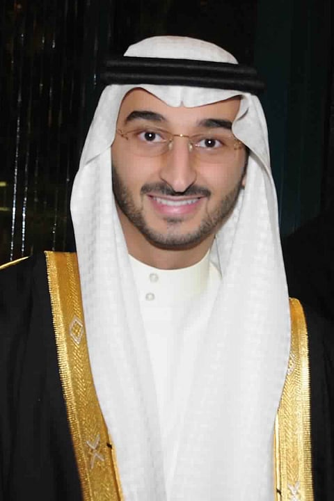 نائب أمير مكة ينقل تعازي الملك وولي العهد لذوي الشهيد الناشري