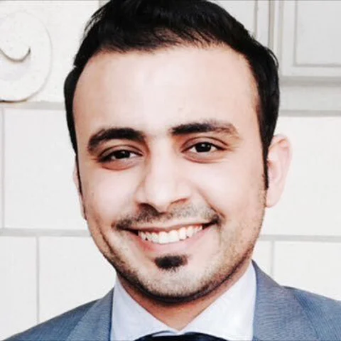 طبيب سعودي بمستشفى آخن الألماني يهدي ترقيته "الإنجاز" لوطنه