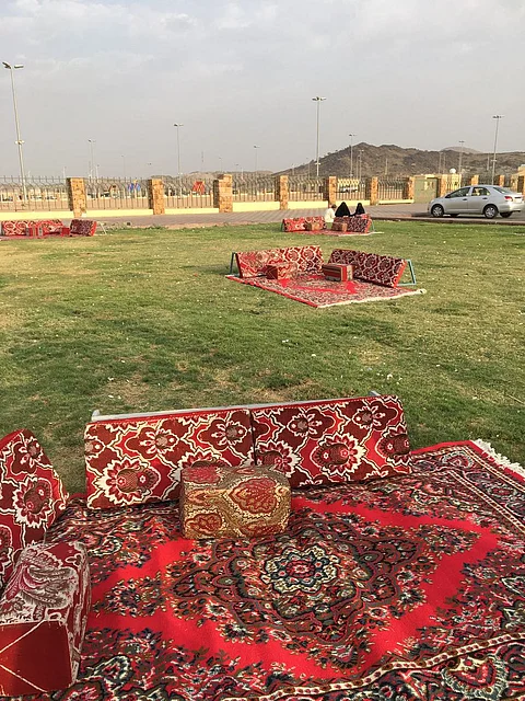 شاهد.. إزالة الجلسات غير النظامية ومنع تأجيرها لزوار الطائف