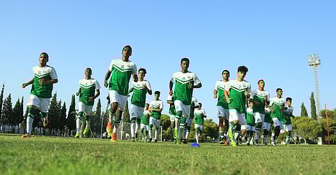 الأخضر الشاب يواجه نظيره الجزائري وديًا