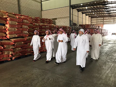 تدشين مركز بيع النخالة والأعلاف للقضاء على سوقها السوداء في جدة
