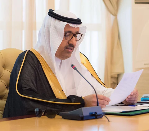 أمير الباحة يطالب برصد الإدارات الحكومية المتقاعسة عن تنفيذ قرارات المجلس