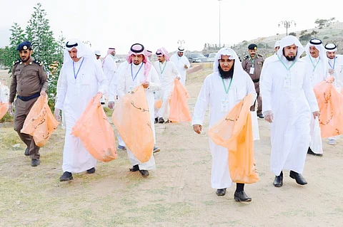 محافظ تنومة يطلق "حملة النظافة ثقافة" بمشروع "عسير أجمل"