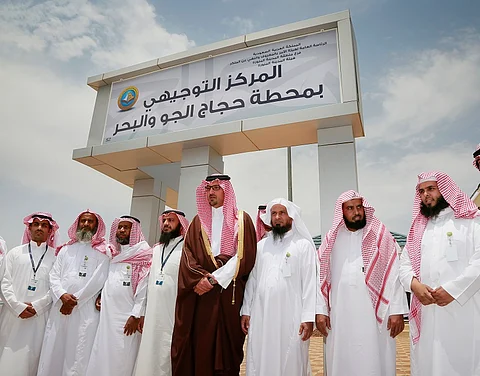 بالصور.. نائب أمير المدينة يتفقد المركز التوجيهي للهيئة بمحطة حجاج الجو والبحر