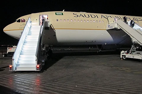 "الخطوط السعودية": إخلاء 251 راكبًا من طائرة كانت متجهة للخرطوم