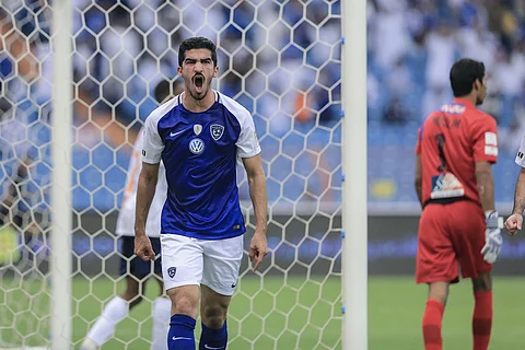 بهدفي الحافظ وخربين.. الهلال يقلب الطاولة في وجه الفيحاء