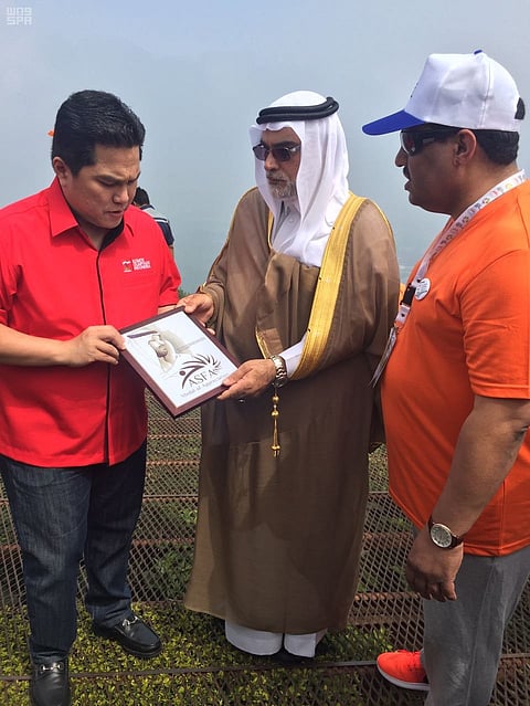 الاتحاد الآسيوي للرياضات الجوية يمنح نائب خادم الحرمين الميدالية التقديرية