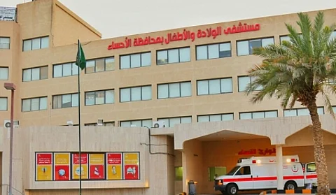 إزالة لحمية كبيرة من بطن سيدة بـ "ولادة الأحساء"