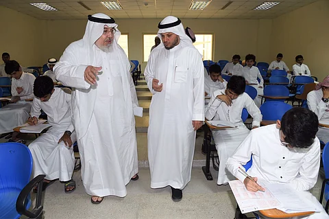 وكيل جامعة أم القرى يقف على اختبارات اللغة الإنجليزية للسنة التحضيرية