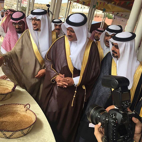 بالصور.. "الشهري" يفتتح مهرجان البُرّ في بللسمر