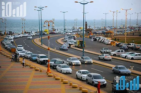 "هطولات جازان" تجذب الشباب للمغامرات .. و"المدني" يحذّر من عواقبها الوخيمة