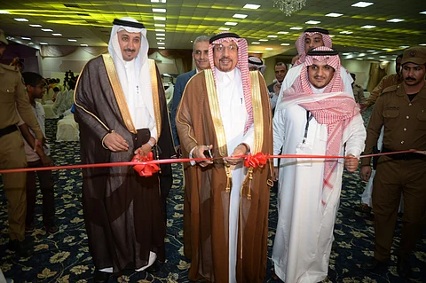 أمين عسير يدشن حفل انطلاق مهرجان القرية العربية بأبها