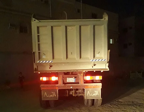 مرور ينبع يقبض على قائد الشاحنة السائرة عكس الاتجاه على "الدائري"