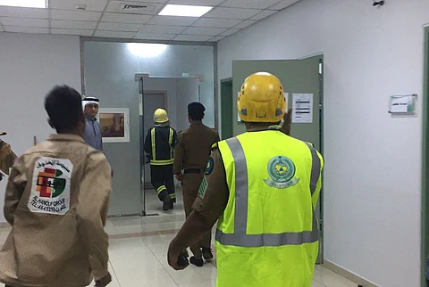 "المدني" يباشر احتكاك سير التكييف بالعازل بمستشفى "أبو عريش"