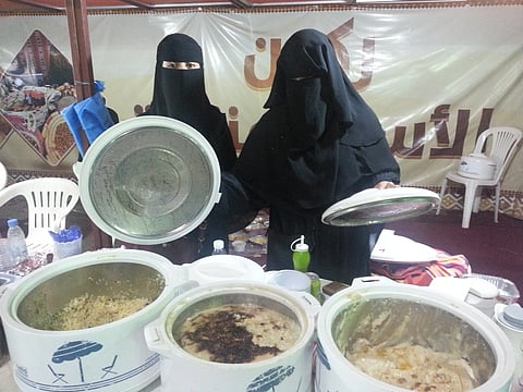 مأكولات تبرز بأنامل النساء.. هكذا أبهرت "أم نورة" زوار مهرجان "صيف تنومة"