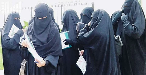 معاناة الـ ١٠ سنوات .. خريجات التربية بين الإغلاق والشروط التعجيزية