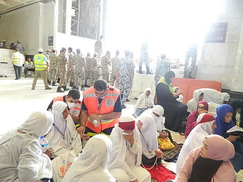 الهلال الأحمر يتلقى 780 بلاغًا ويعالج 401 حالة بالمشاعر المقدسة
