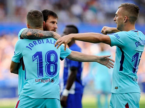 الدوري الإسباني: ميسي يقود برشلونة لفوز على ألافيس بهدفين