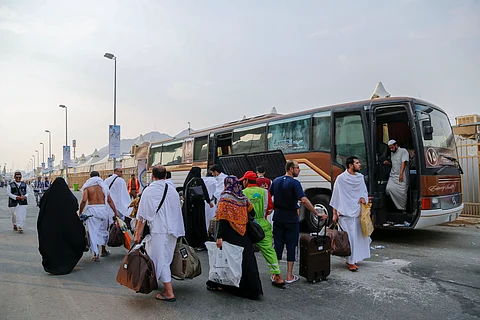 بالصور .. "سبق" ترصد توافد طلائع ضيوف الرحمن إلى مشعر منى