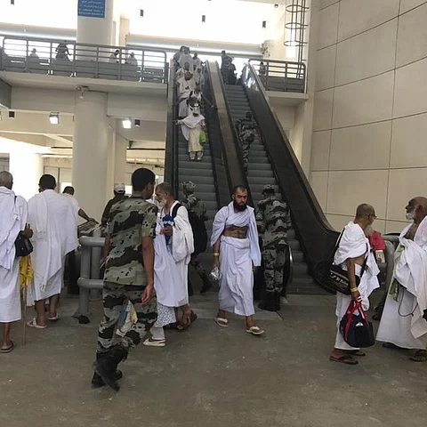 شاهد.. انسيابية الحركة في الجمرات بفضل السلالم الكهربائية