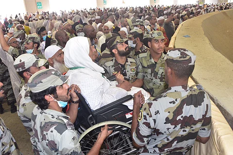 عدسة "سبق" توثق إنسانية رجال الطوارئ الخاصة أثناء الرمي