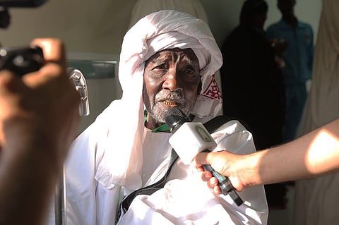 شاهد .. "الطريق إلى الجنّة" يجمع حاجّة سودانية وفلذة كبدها على أرض المملكة