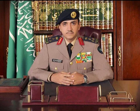 وزير الداخلية يعزّي العميد "الدوسري" في وفاة والده