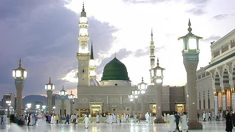 بعد أن أدوا مناسكهم.. وصول 215 ألف حاج إلى المدينة المنورة