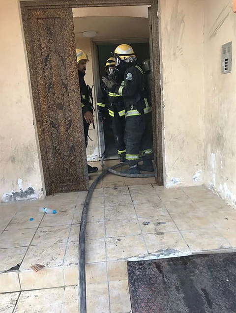 وفاة طفليْن وإصابة 3 أبناء والأب والأم جرّاء احتراق منزلهم في القطيف