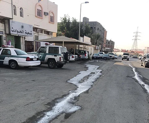 شاهد.. مياه المجاري تستقبل الطلاب في أول يوم دراسي بـ"منتزه الطائف"