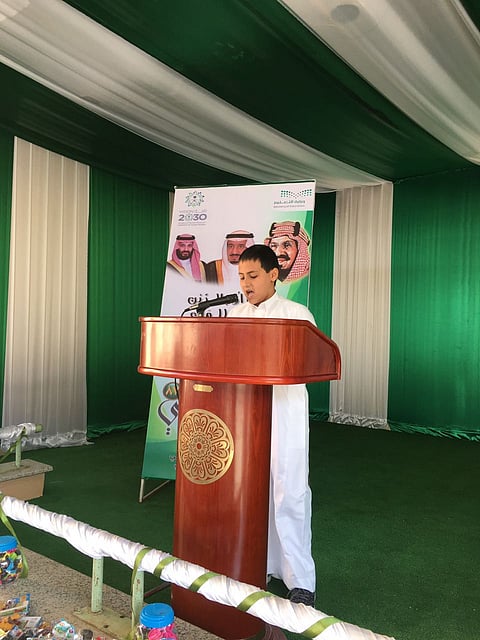 طالب يُبكي الحضور بكلمة وجهها لوالده المرابط بالحد الجنوبي