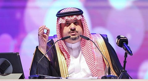 "عبد الرحمن بن مساعد" يسطر شعراً في مآثر الوطن: "سعودي في الفخر معذور"