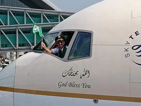 احتفال لمسافري الخطوط السعودية في مطار قوانجو الصيني بمناسبة اليوم الوطني