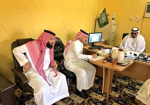 وفد "بلدي بيشة" يتفقد سوق الربوع ومركز الخدمات بالعطف