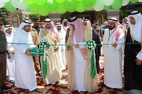 أمير عسير ونائبه يدشنان مسيرة "صحة وأمن" بمشاركة القطاعات الأمنية