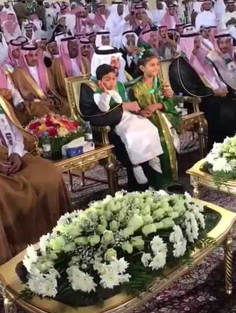 بالفيديو.. هكذا كان احتفال أبناء نائب عسير مع الأهالي باليوم الوطني