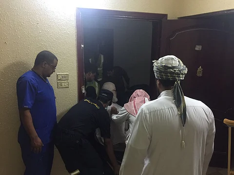 فرق صحة المدينة تنقل مريض داء الفيل للمستشفى