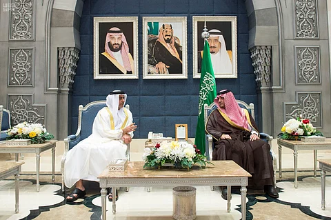 نائب رئيس مجلس الوزراء الإماراتي يغادر جدة