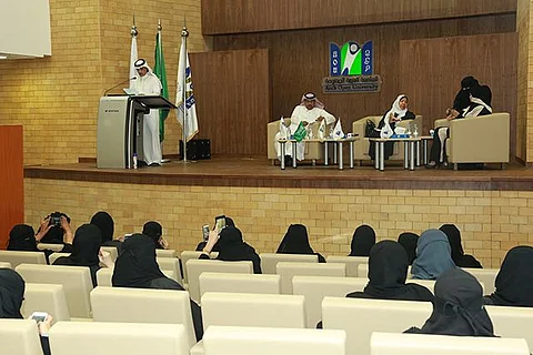المشاركون بندوة "قيادة المرأة.. ما بعد القرار" يشيدون بخطوات القيادة