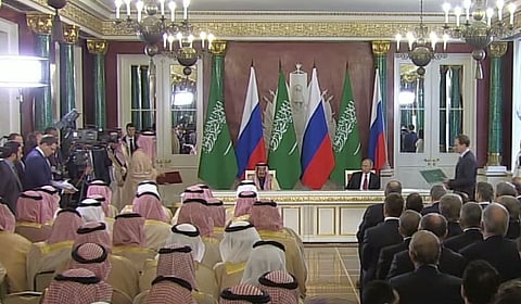 بالفيديو.. توقيع حزمة من الاتفاقيات بين المملكة وروسيا خلال زيارة خادم الحرمين لموسكو