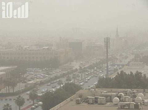 طقس اليوم.. "الأرصاد": رياحٌ مُثيرة للأتربة على الرياض ومكة المكرّمة وسماءٌ غائمة بالمدينة المنوّرة