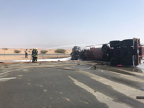 إصابة سائق فلبيني في اصطدام ناقلة غاز بتريلا على طريق ينبع- جدة السريع