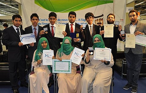 وسائل التواصل الاجتماعي ما بين المواهب و"مشاهير المواقع".. الشهرة لمن لا يستحق والمبدعون الحقيقيون مغيّبون