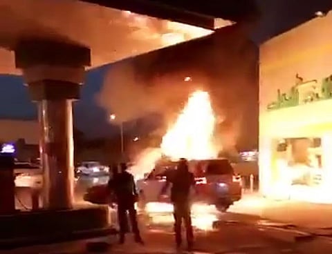 بالفيديو.. تعرَّف على قصة شاب ضحَّى بنفسه ومركبته لينقذ 50 شخصًا بمحطة وقود