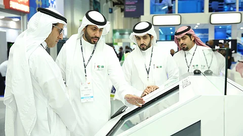 بالصور.. تقنيات الواقع المعزز تجذب زوار معرض جيتكس دبي 2017